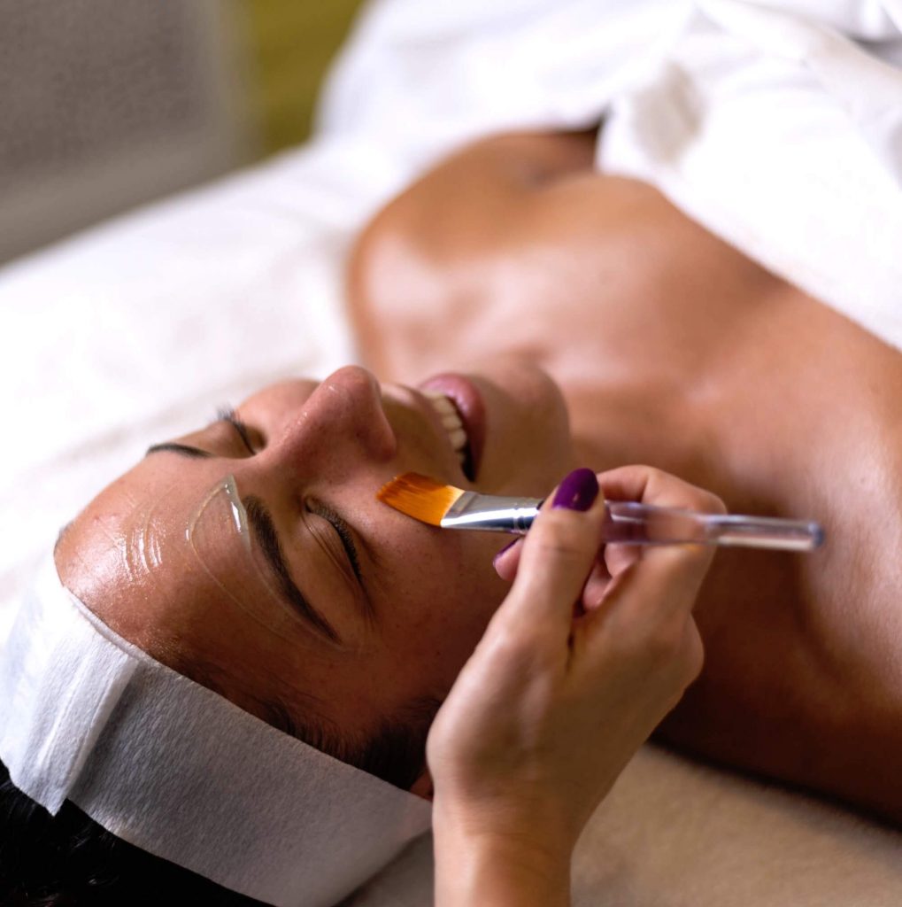 melissa-dupont-8_voBrjRUEY-unsplash-estbetic-spa-skincare (1)