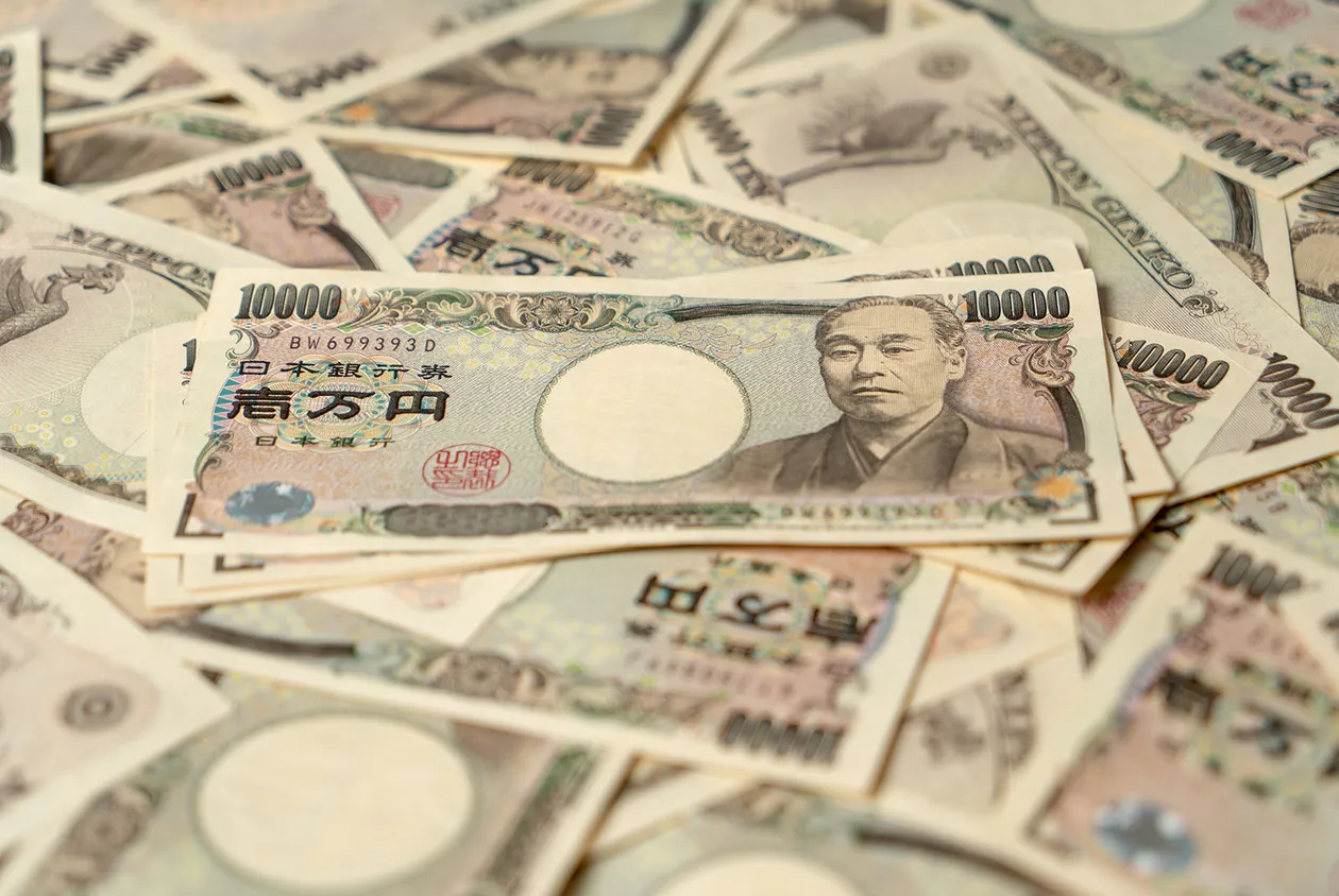 日圓持續貶值 一度觸及0.2078創新低