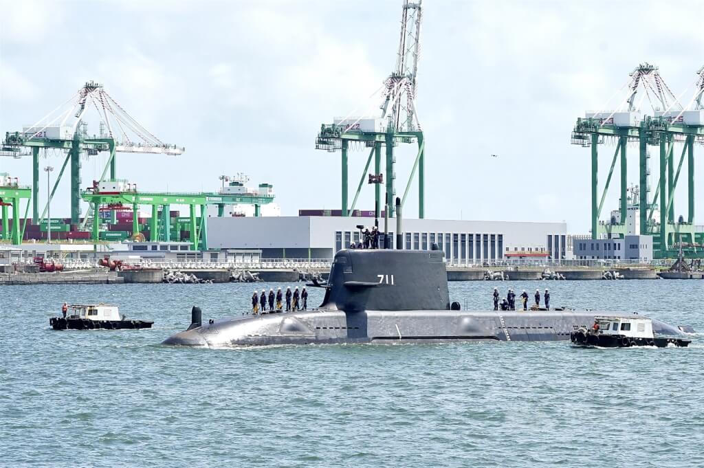 海軍：海鯤艦分階段進行潛航與作戰測試 規劃9/30完成海測