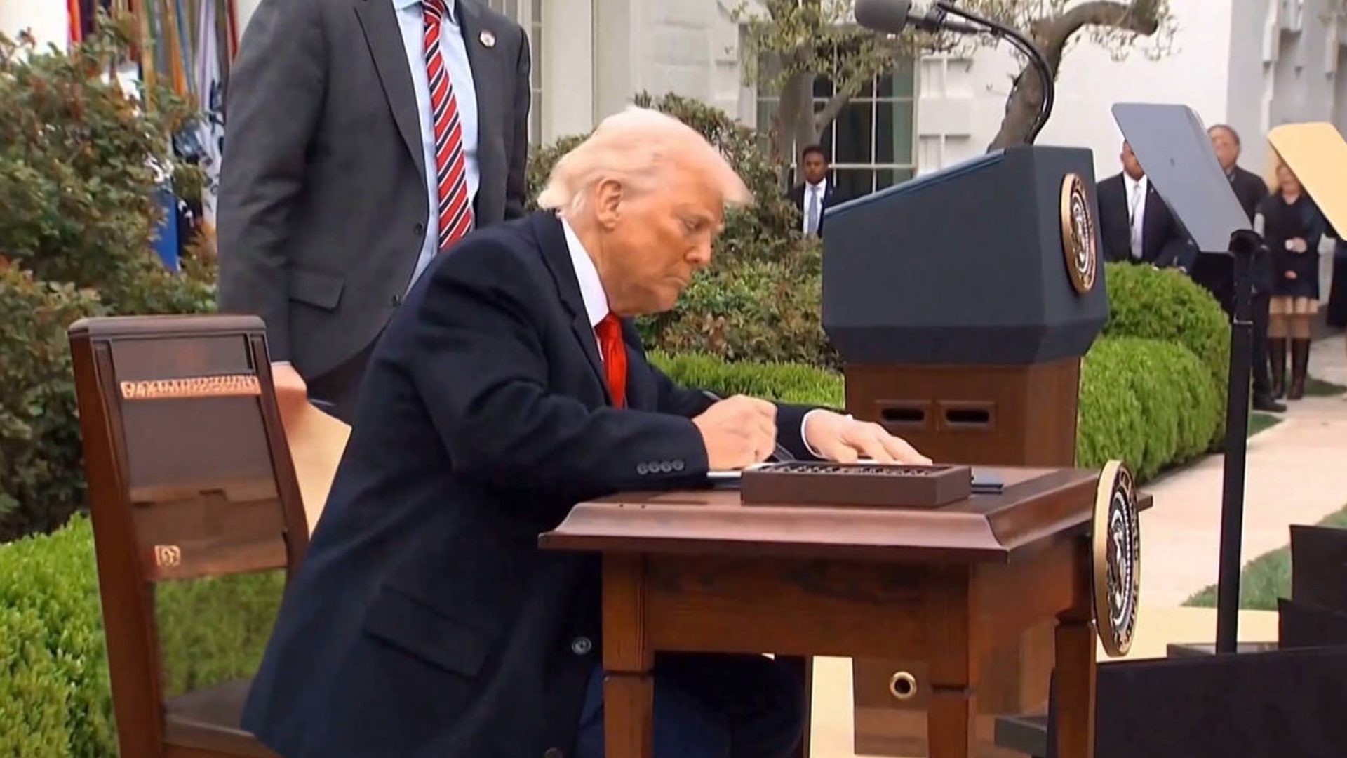 勞團指政府黑箱協商美國關稅 若遭犧牲將包圍政院