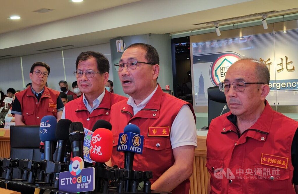 颱風丹娜絲來襲未停班課 侯友宜：專業判斷