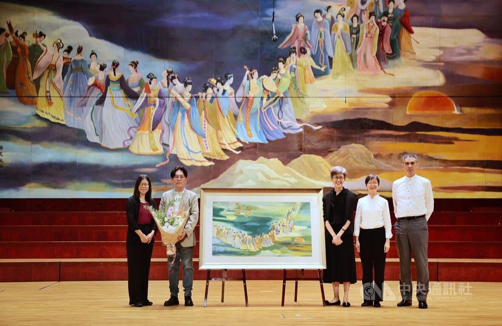 國家音樂廳護幕「樂天啟和」　原畫重返誕生地