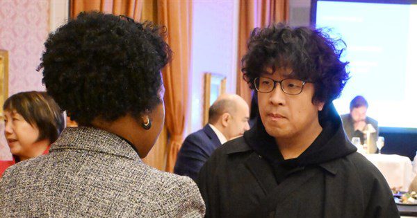 赴海牙參加國際會議　沈伯洋：中國法律戰對台灣沒用