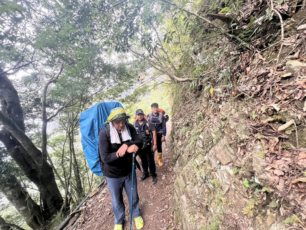 保七刑大隊長攀秀姑巒山　倒臥路旁無生命跡象