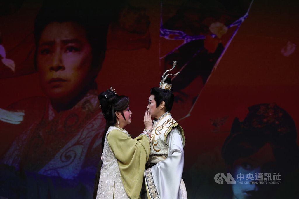 歌仔戲「鳳凰變」科技投影　創造生死情感界面