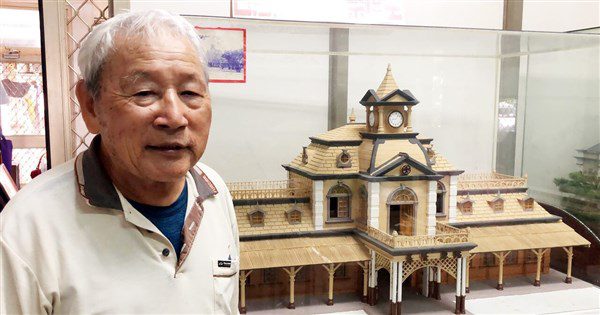 袖珍檜木模型工藝傳承　陳振龍重現百年建築風采