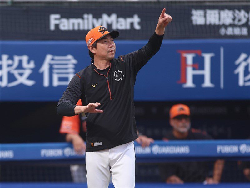 獅慰留林岳平續任總教練　胡金龍接一軍助理打教