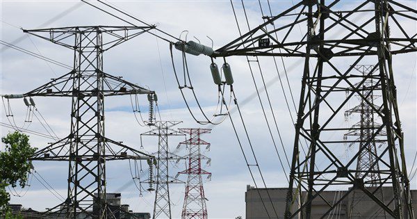 台綜院：10月電力景氣燈號亮紅燈　今年經濟成長上看7%