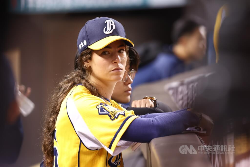 兄弟教練莎菈轉戰美國女子職棒　加入洛杉磯隊