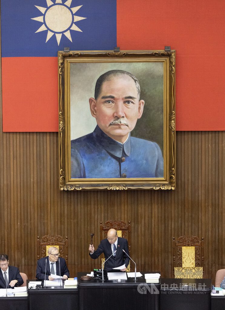 立院三讀恢復公投綁大選　官員憂重演開票亂象