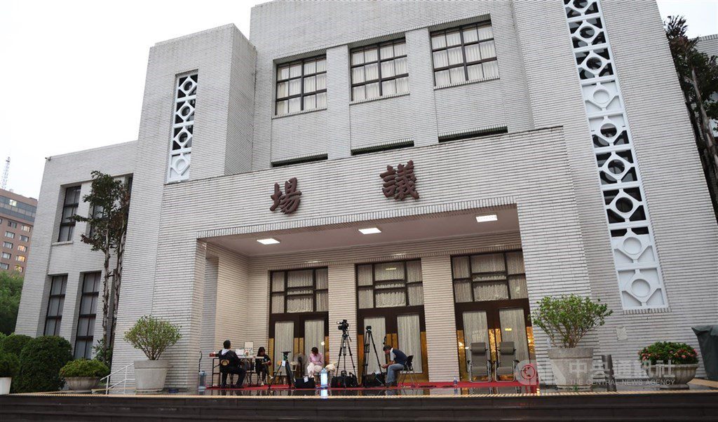 立院初審停砍公立學校教職員年金　表決後保留送協商